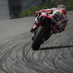 Márquez arranca al frente sobre el reasfaltado Sepang