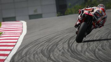 Márquez lidera en Sepang.