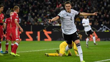 Ginter celebra un gol con Alemania.