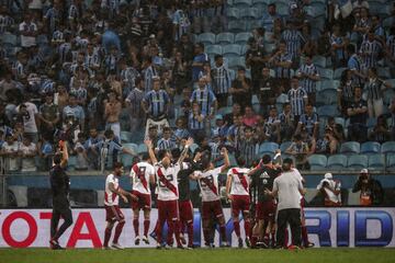 El equipo argentino logró darle vuelta a un 2-0 en contra de visitante y accedió a la final del torneo internacional, con un gol del delantero colombiano.