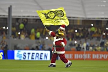 La mascota americanista, muy ad hoc con las fechas.