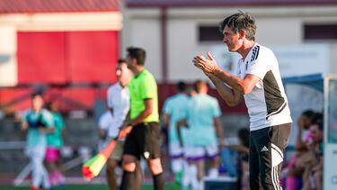 Faltan cuatro fichajes