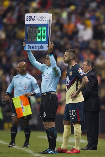 Jéremy Ménez tuvo sus primeros minutos en la Liga MX ante el Atlas y te presentamos las mejores fotos de su estreno como azulcrema.