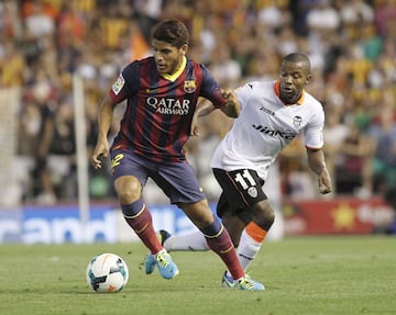 Lleg車 al Barcelona en junio de 2002 y fue subiendo de categor赤as hasta debutar con el primer equipo el 28 de octubre de 2009 en un partido de Copa del Rey.