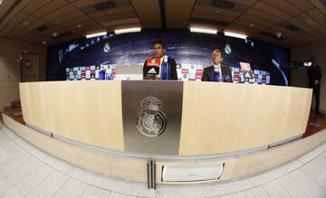 Raphael Varane y Emilio Butrageño. 