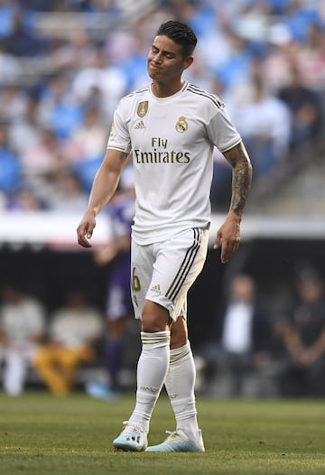 El jugador del Real Madrid, James Rodríguez, se lamenta de una ocasión fallada. 
