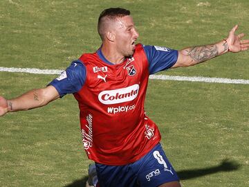 Con un doblete del argentino Luciano Pons, el cuadro antioque&ntilde;o se impuso 2-0 ante el actual campe&oacute;n del f&uacute;tbol colombiano, que todav&iacute;a no gana en el torneo.