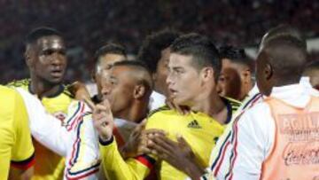 Celebración del gol de James Rodríguez en el empate 1-1 ante Chile por la tercera fecha de las Eliminatorias a Rusia 2018