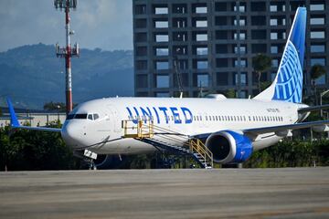 A United Airlines Boeing 737 MAX 9 jetliner 