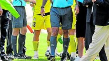 <b>MUY CRITICADO. </b>Pino Zamorano se pasó con las tarjetas al Betis y luego quiso compensar eliminando otras amarillas y con poco tiempo de prolongación.