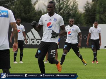 El técnico Jorge Luis Pinto dirigió su primer entrenamiento con Millonarios. Los jugadores realizaron trabajos físicos y fútbol en espacio reducido.