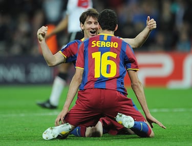 Londres, 28 de mayo de 2011. Leo Messi celebra el 3-1, a la postre definitivo con su Sergio Busquets. Segunda Champions en 3 años para el equipo liderado por Pep Guardiola desde el banquillo.