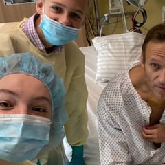 Navalny cuelga su primera foto tras ser envenenado