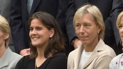 Conchita Mart&iacute;nez y Martina Navratilova, en las gradas del All England en el a&ntilde;o 2.000.