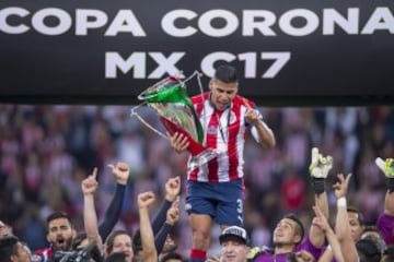 Guadalajara venció en penales a Morelia en una noche llena de magia en el estadio Chivas. ¡Aquí tienes las fotos para el recuerdo!