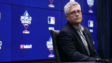 El exgerente general denuncia que hubo una &ldquo;resoluci&oacute;n negociada&rdquo; entre Crane y Manfred para no retirarle el t&iacute;tulo de Serie Mundial al club de Houston.