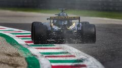 MONZA, ITALY - SEPTEMBER 01: Nico Hulkenberg of Germany driving the (27) Renault Sport Formula One Team RS18 on track during qualifying for the Formula One Grand Prix of Italy at Autodromo di Monza on September 1, 2018 in Monza, Italy.  (Photo by Lars Baron/Getty Images)