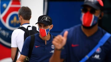 Paris Saint-Germain&#039;s Argentinian forward Angel Di Maria arrives to the team hotel in Lisbon on August 11, 2020 on the eve of the UEFA Champions League quarter-final football match between Atalanta and Paris Saint-Germain. (Photo by FRANCK FIFE / AFP