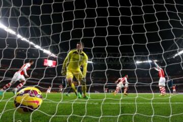 Alexis Sánchez se llevó los abrazos y los aplausos en la nueva victoria del Arsenal ante el Southampton. 