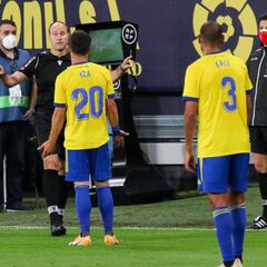 El Cádiz comenzó perdiendo cinco partidos con un penalti