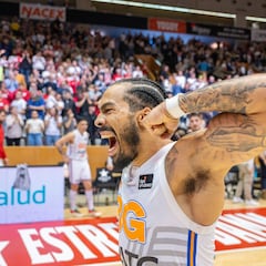 Livingston impulsa al Girona y hunde al Granada