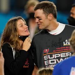 How did Tom Brady announce his divorce from Gisele Bündchen?