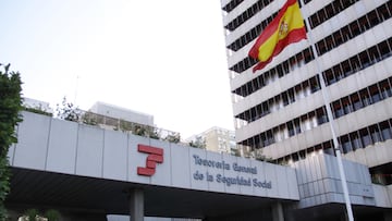 La Seguridad Social lo confirma: si llevas más de 18 meses de baja, dejarás de cotizar aunque sigas pendiente de resolución