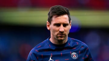 PARIS, FRANCE - APRIL 17: Leo Messi of Paris Saint-Germain warms up before the Ligue 1 Uber Eats match between Paris Saint-Germain and Olympique de Marseille at Parc des Princes on April 17, 2022 in Paris, France. (Photo by Aurelien Meunier - PSG/PSG via Getty Images)