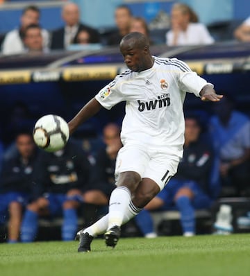 Llegó en diciembre de 2008 por la lesión de Mahamadou Diarra. El Madrid pagó 20 millones al Portsmouth. Llegó como un desconocido pero con el tiempo se convirtió en uno de los pilares del equipo por su sacrificio y polivalencia.