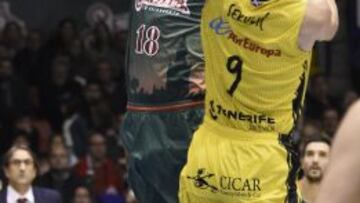 El Sevilla se impone a un rival directo en un final incierto