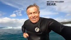 Larry Haynes grab&aacute;ndose con la GoPro en su &uacute;ltima sesi&oacute;n de surf en Laniakea (Haw&aacute;i), el 9 de febrero del 2023. 