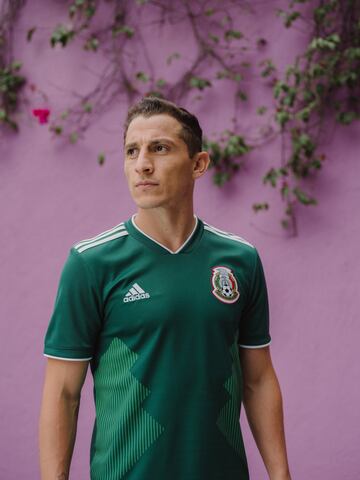 Andrés Guardado in Mexico's 2018 World Cup shirt.