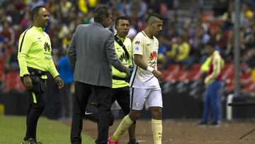 El delantero paraguayo volvió a lesionarse en el encuentro ante Monterrey, y tuvo que abandonar el campo.
