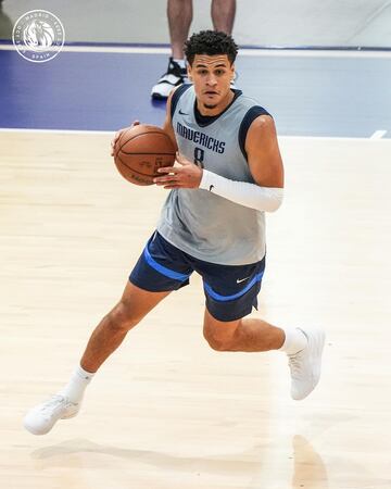 Josh Green, jugador australiano con 2,01 metros de estatura, juega en la posición de escolta.