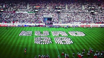 DUSSELDORF, GERMANY - JUNE 10: EURO 1988, EROEFFNUNGSFEIER, DUESSELDORF; RHEINSTADION DUESSELDORF (Photo by Bongarts/Getty Images)