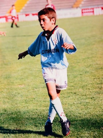 Iago Aspas llegó con 8 años a las categorías inferiores del Celta de Vigo desde Meira. Para hacer las pruebas mintió sobre su edad, ya que el club gallego sólo aceptaba a niños mayores de 9 años. 