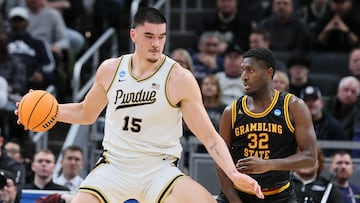 INDIANAPOLIS, INDIANA - MARCH 22: Zach Edey #15 of the Purdue Boilermakers drives the ball around Malik Lamin #32 of the Grambling State Tigers during the first half in the first round of the NCAA Men's Basketball Tournament at Gainbridge Fieldhouse on March 22, 2024 in Indianapolis, Indiana.   Andy Lyons/Getty Images/AFP (Photo by ANDY LYONS / GETTY IMAGES NORTH AMERICA / Getty Images via AFP)