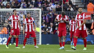 Savic, Koke, De Paul y Su&aacute;rez ante el Barcelona.