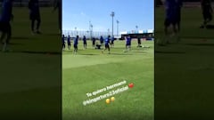 El saludo de Griezmann a Chile tras un túnel que sufrió Vidal