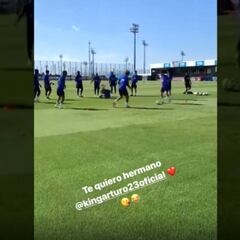 El saludo de Griezmann a Chile tras un túnel que sufrió Vidal