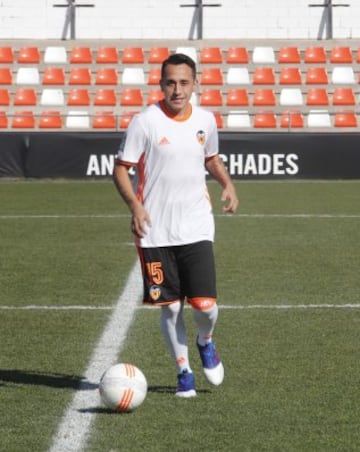 Fabián Orellana es el nuevo fichaje del Valencia.