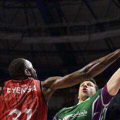 Unicaja remonta en la prórroga y condena al Fuenla al sufrimiento