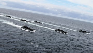 Las LCM-1E son lanchas de desembarco mecanizadas dise?adas por Navantia para la Armada Espa?ola. Miden 23 metros, transportan hasta 56 toneladas y alcanzan 13,5 nudos con carga. Se usan para proyectar tropas y veh¨ªculos desde buques anfibios hasta tierra firme, incluso fuera del horizonte visual. Est¨¢n asignadas al Grupo Naval de Playa con base en C¨¢diz. Tambi¨¦n han sido exportadas a Australia y Turqu¨ªa.
