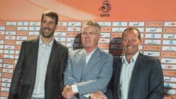 Presentaci&oacute;n de Guus Hiddink, junto a Van Nistelrooy y Danny Blind.