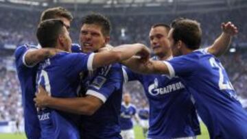 Huntelaar celebra uno de sus goles ante el Hamburgo.