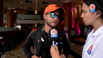 El entrenador de la Selección Colombia comparte detalles sobre el trabajo en equipo y la aclimatación del grupo en la ciudad costera, preparando a sus jugadoras para el encuentro contra Brasil.