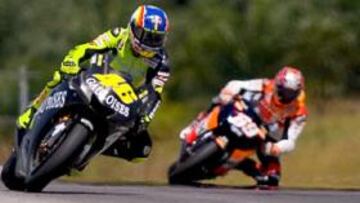 <b>SUPERADO. </B>Rossi no pudo con Capirossi y su Ducati en los primeros entrenamientos de la temporada.