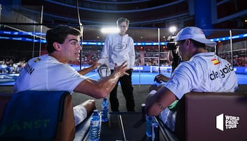 Juan Lebrón, junto a Ale Galán y Mariano Amat, en un paso por banquillos.