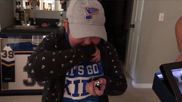 Emotivo gesto de St. Louis Blues con una pequeña fan del equipo