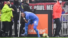 Lyon-Marseille stopped after OM's Payet struck by bottle